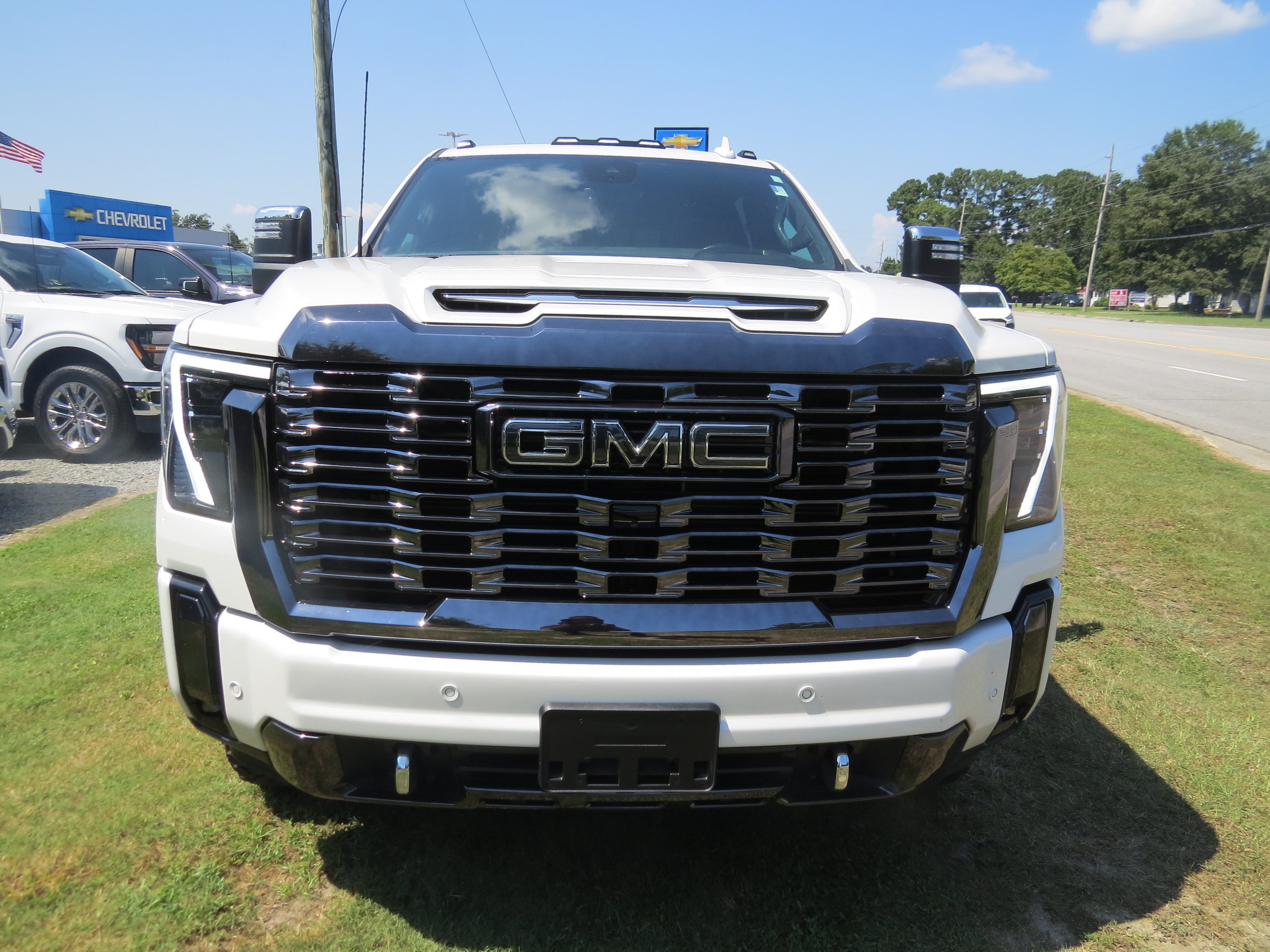 Used 2024 GMC Sierra 2500 Denali Ultimate AWD/4WD image 8