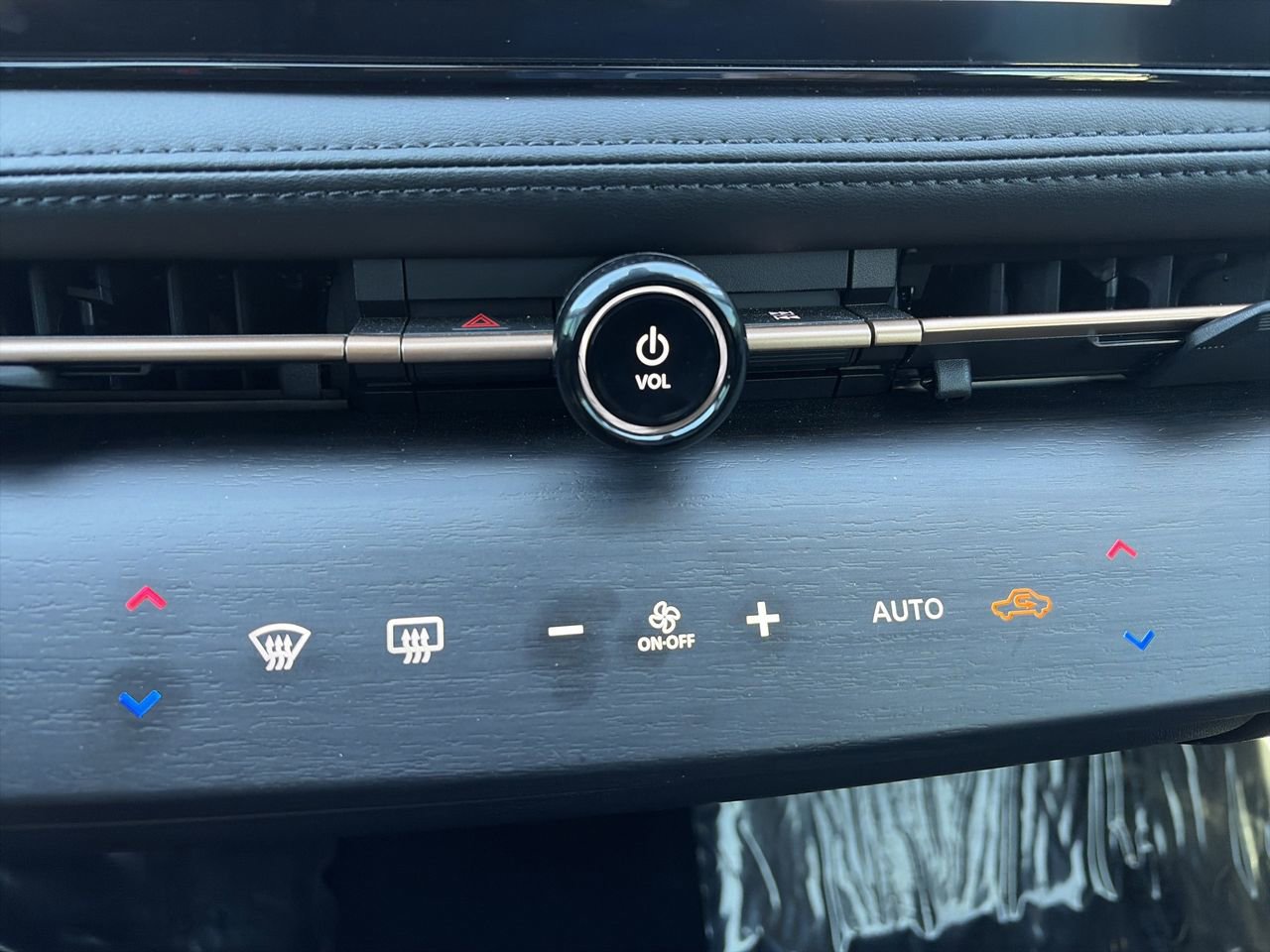 Certified 2024 Nissan Ariya FWD image 17