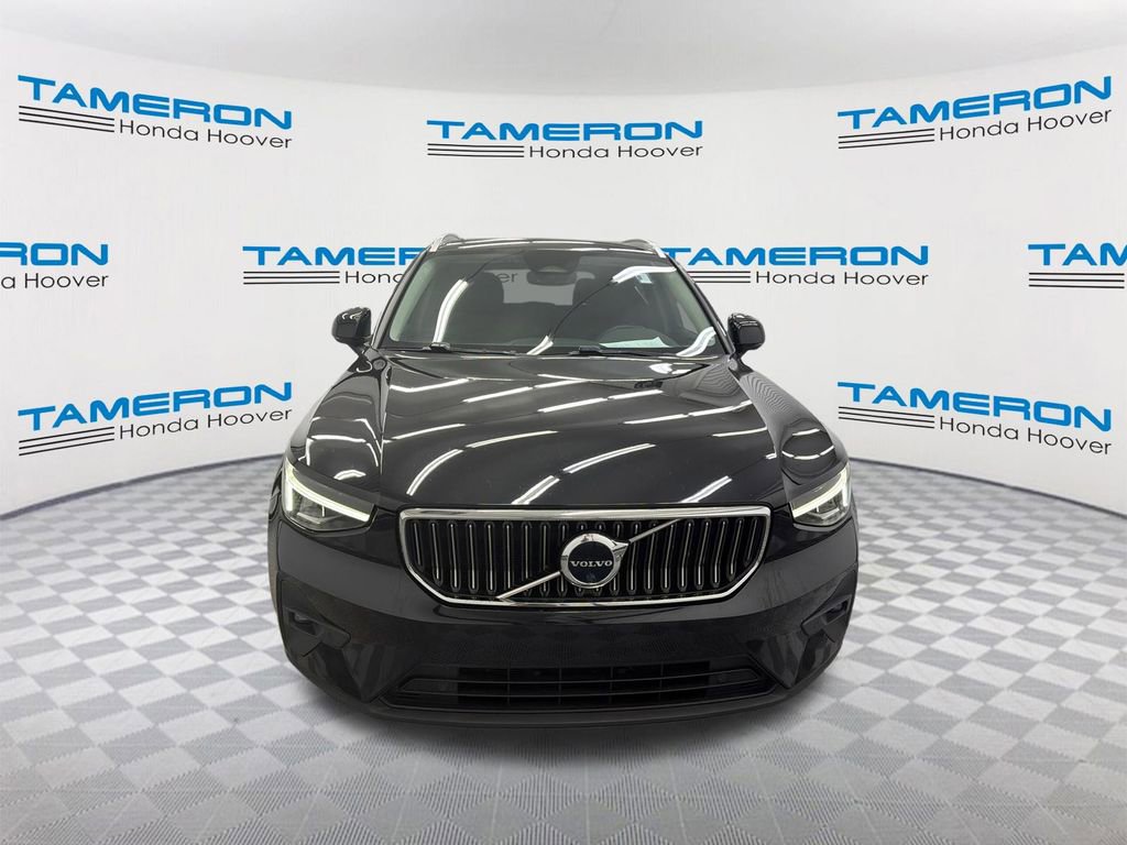 Used 2023 Volvo XC40 B5 Plus image 8