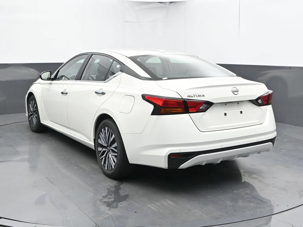 Used 2025 Nissan Altima 2.5 SV FWD image 11