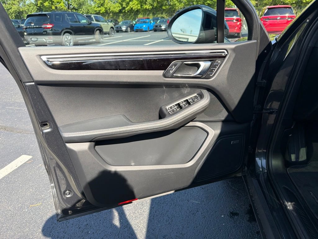 Used 2020 Porsche Macan AWD/4WD image 18