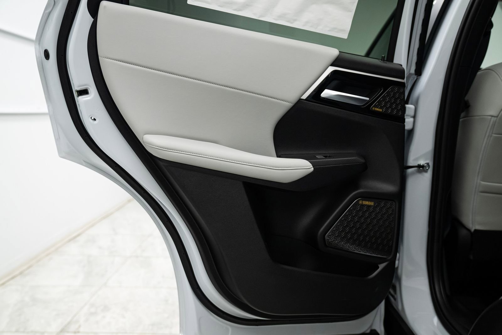 Used 2025 Mitsubishi Outlander SE image 24