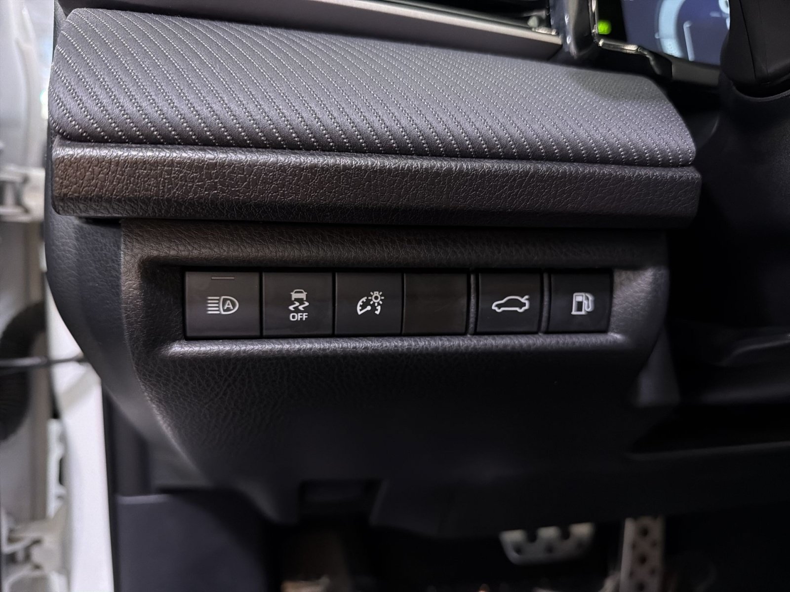 Used 2025 Toyota Camry SE FWD image 29