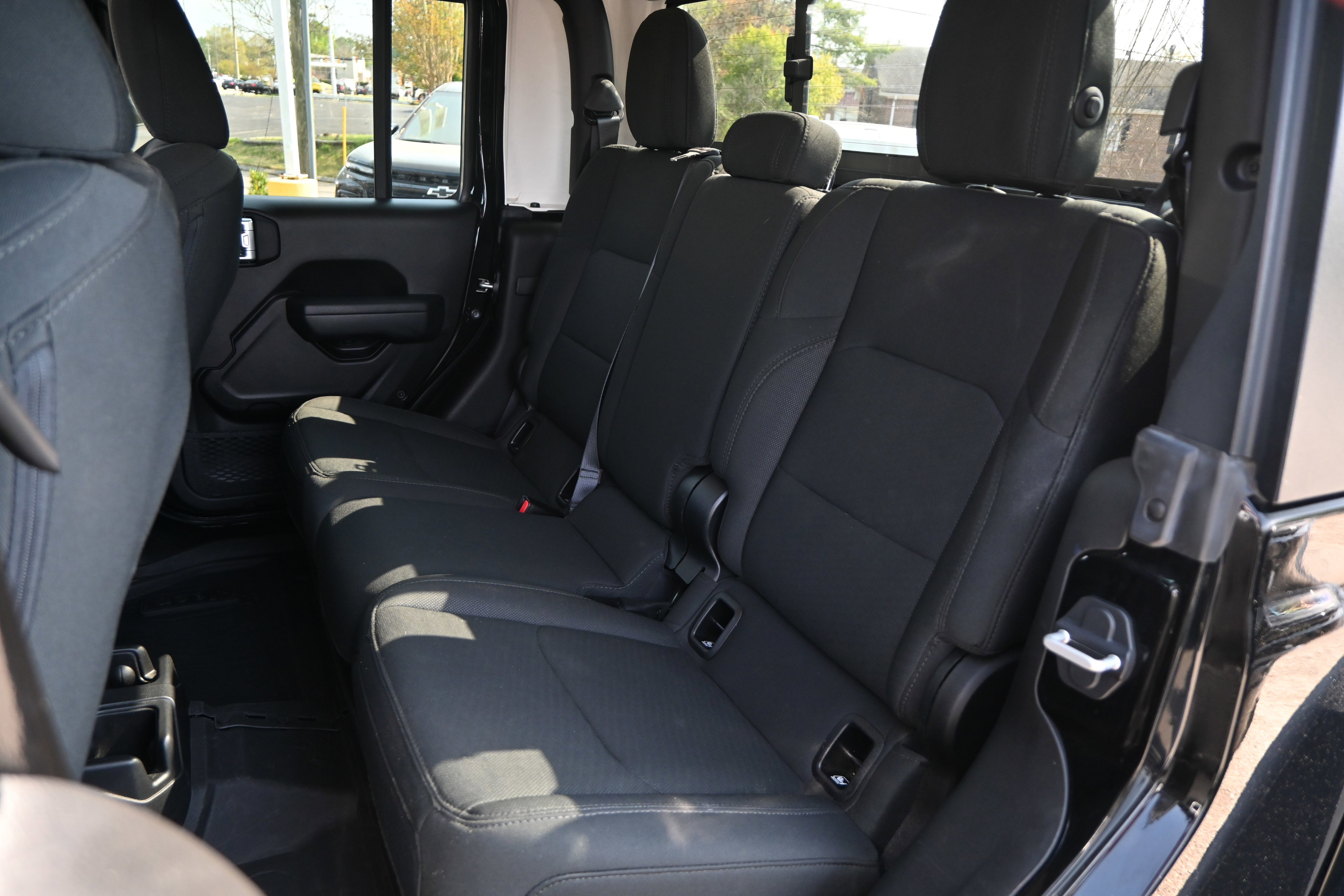 Used 2023 Jeep Gladiator Sport image 10