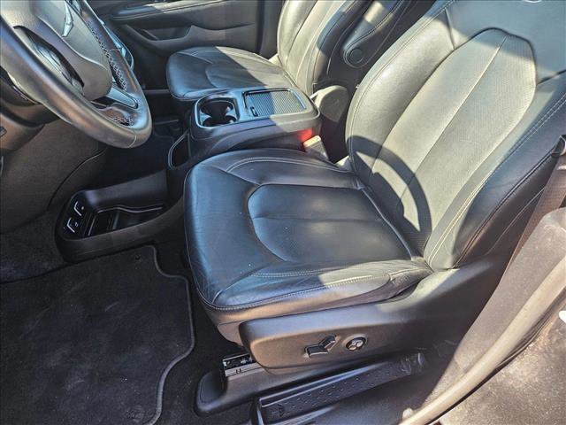 Used 2021 Chrysler Pacifica Touring-L w/ S Appearance Package image 15