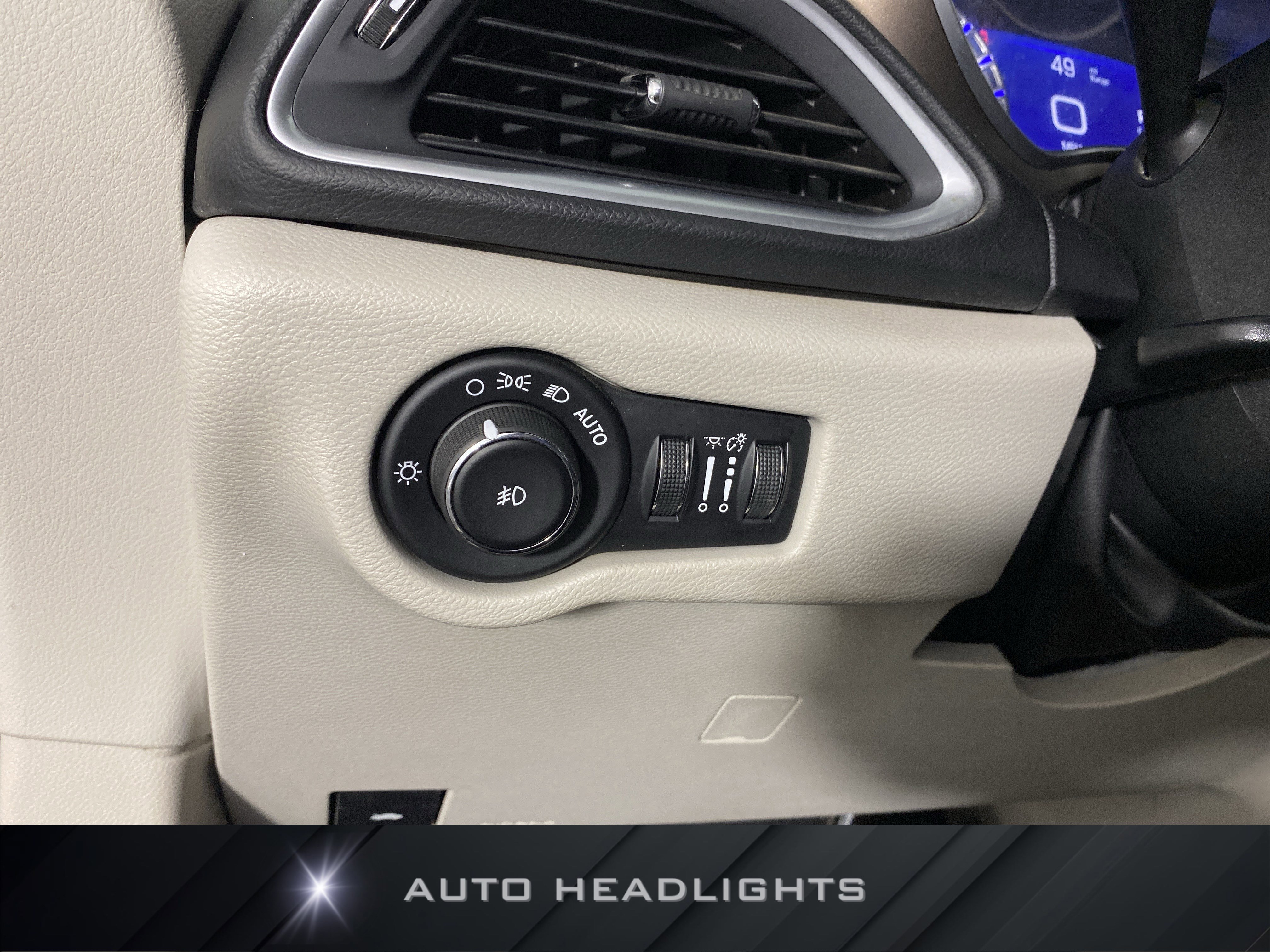 Used 2017 Chrysler Pacifica Touring-L Plus image 24