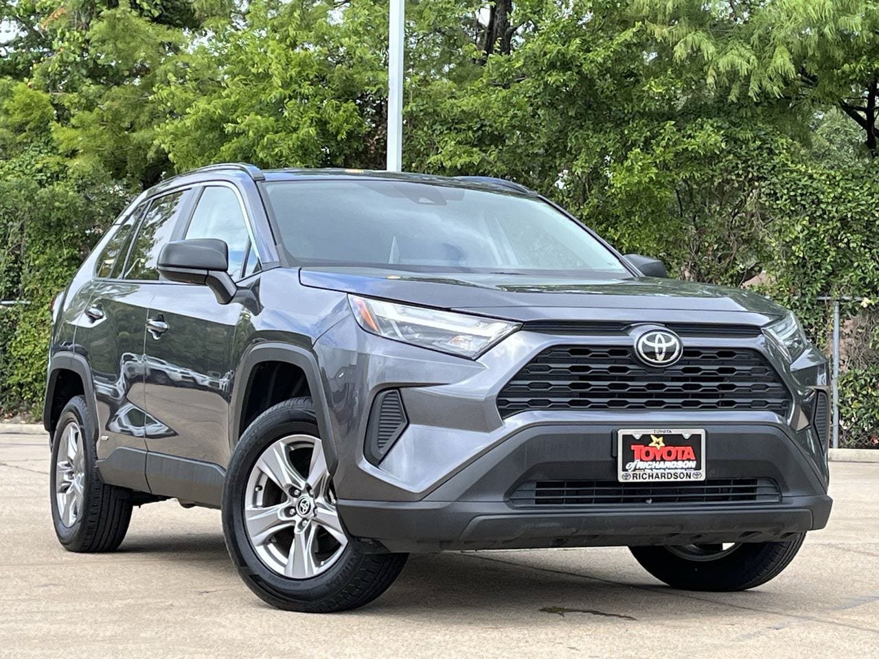 Used 2025 Toyota RAV4 LE AWD/4WD image 2