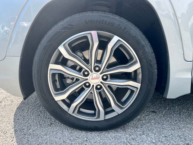 Used 2018 GMC Terrain Denali w/ Advanced Safety Package image 9