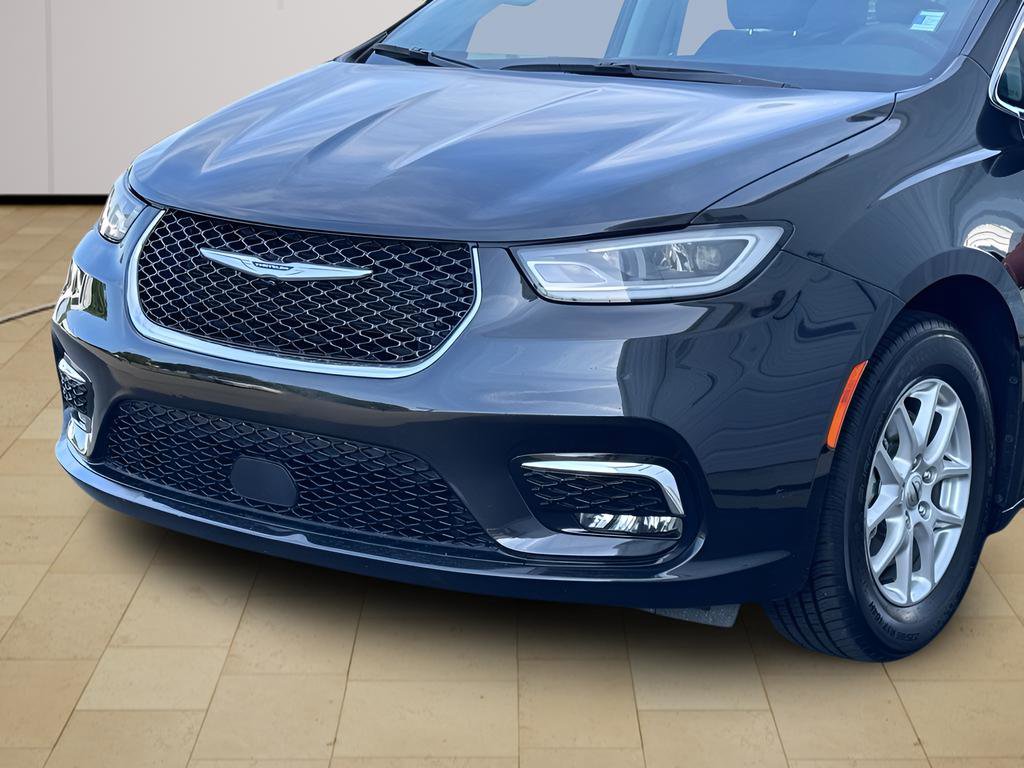 Used 2023 Chrysler Pacifica Touring-L FWD image 38