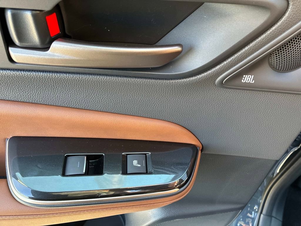 Used 2025 Toyota Crown Signia w/ Advanced Technology Package image 18