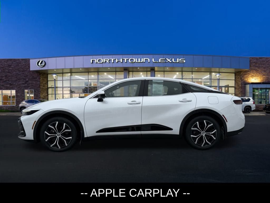 Used 2023 Toyota Crown Limited image 2