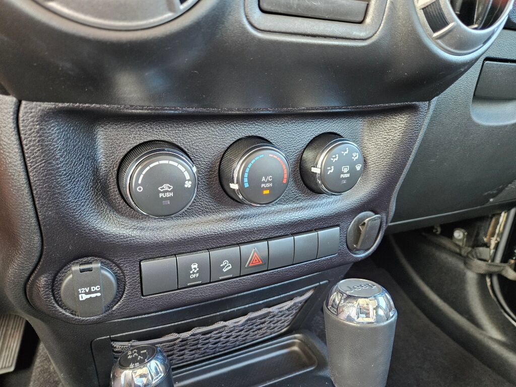 Used 2016 Jeep Wrangler Sport w/ Connectivity Group AWD/4WD image 20
