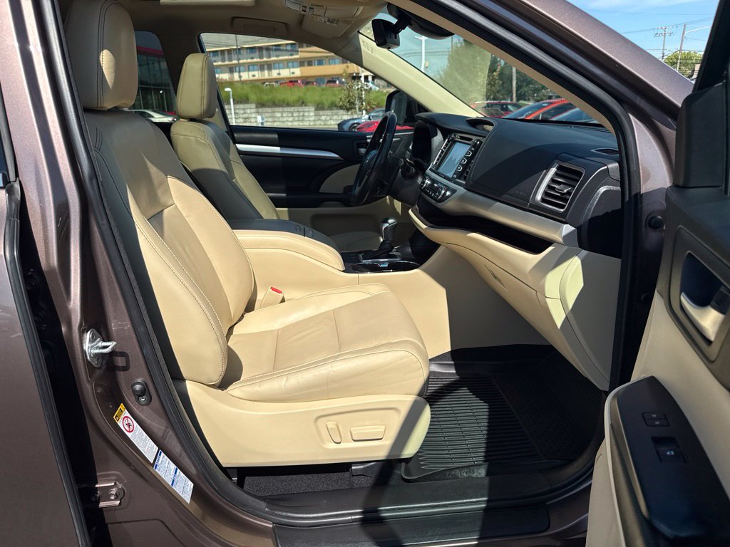 Certified 2017 Toyota Highlander XLE AWD/4WD image 8