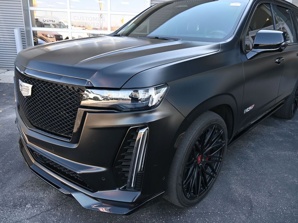 Used 2023 Cadillac Escalade V w/ LPO, ONYX Package image 16