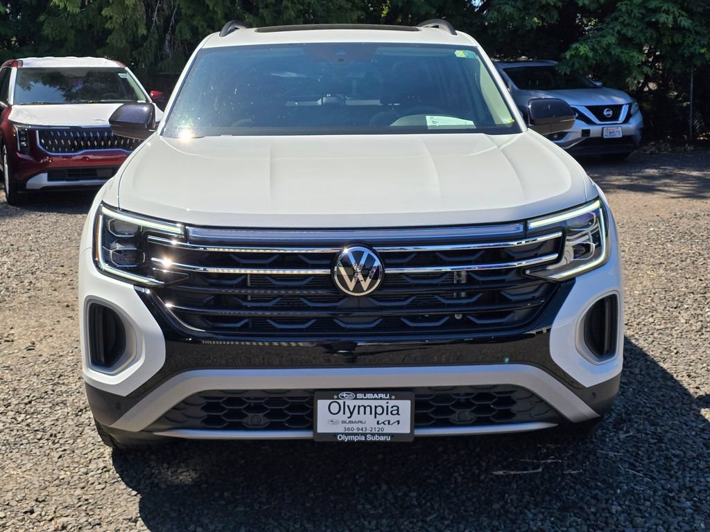 Used 2025 Volkswagen Atlas Peak Edition SE AWD/4WD image 2