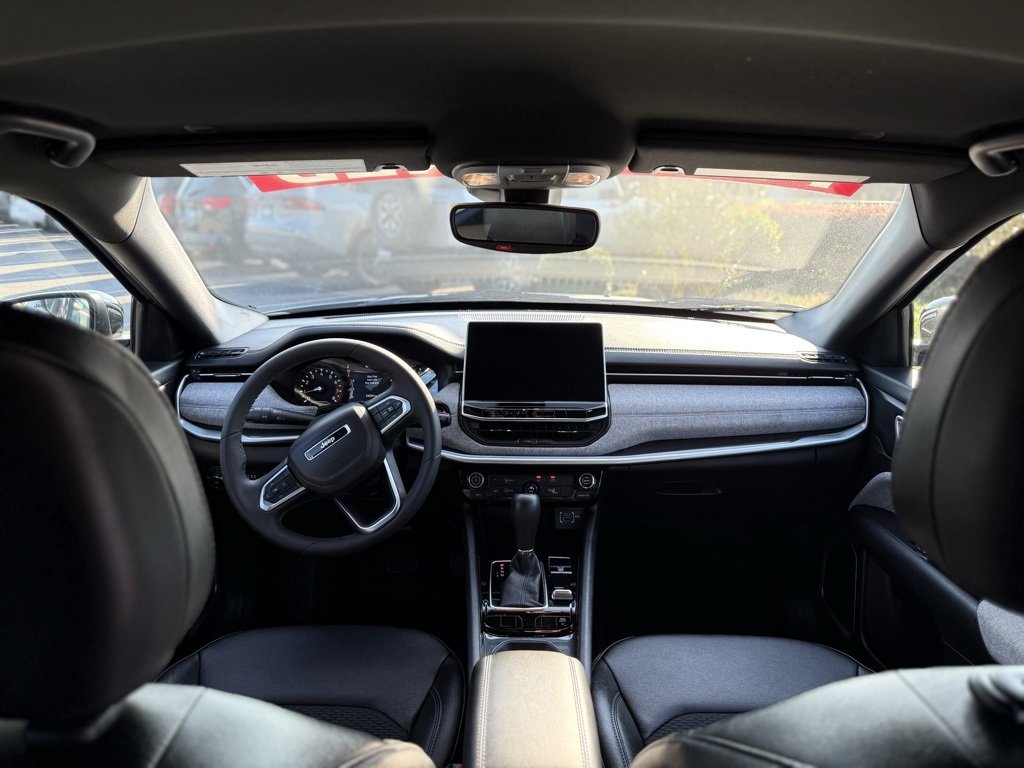 Used 2024 Jeep Compass Latitude image 14