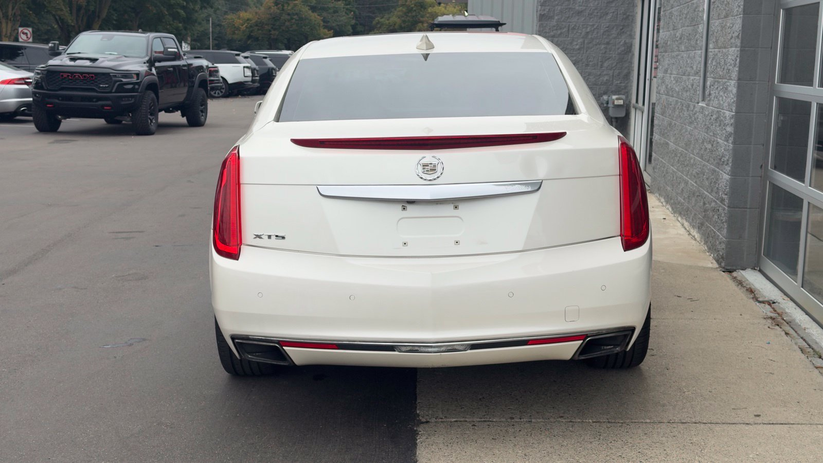 Used 2015 Cadillac XTS Luxury FWD image 5