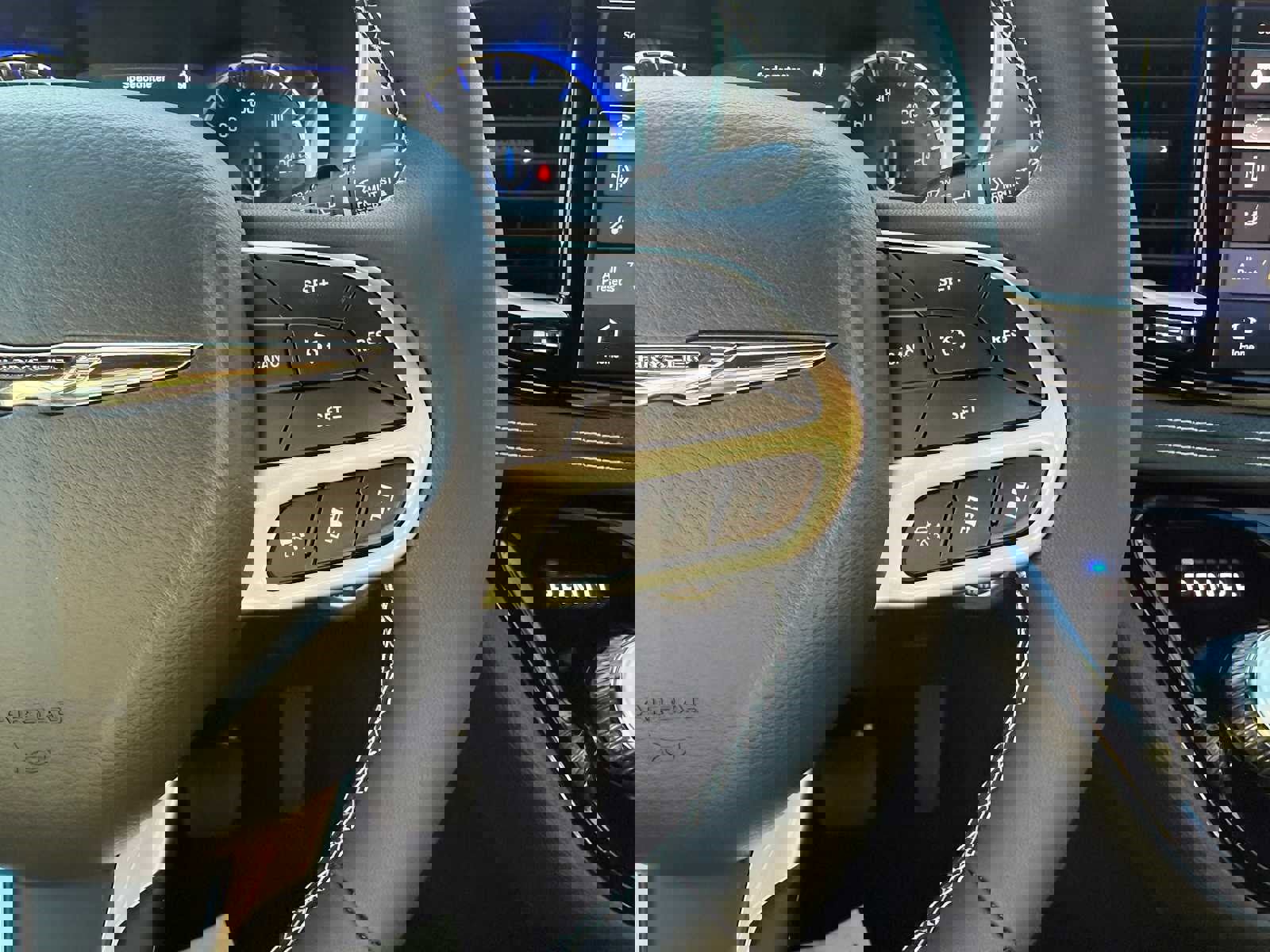 New 2026 Chrysler Pacifica Select image 15