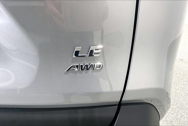 Used 2020 Toyota RAV4 LE AWD/4WD image 29