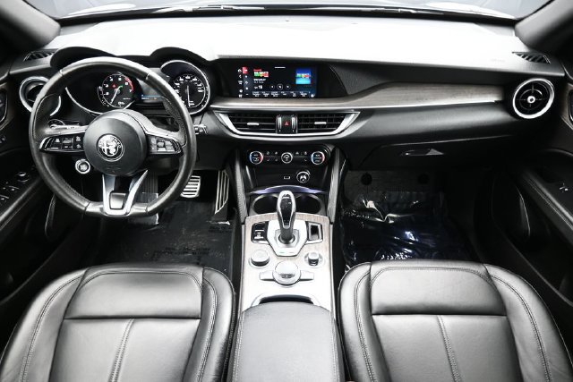 Used 2023 Alfa Romeo Stelvio Ti AWD/4WD image 16