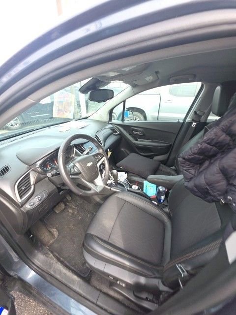 Certified 2022 Chevrolet Trax LT w/ Sport Edition image 2