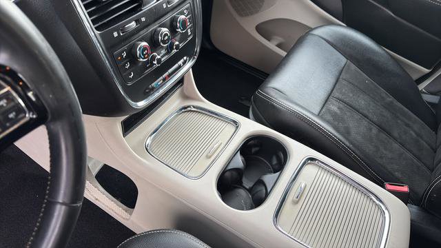 Used 2019 Dodge Grand Caravan SXT image 17