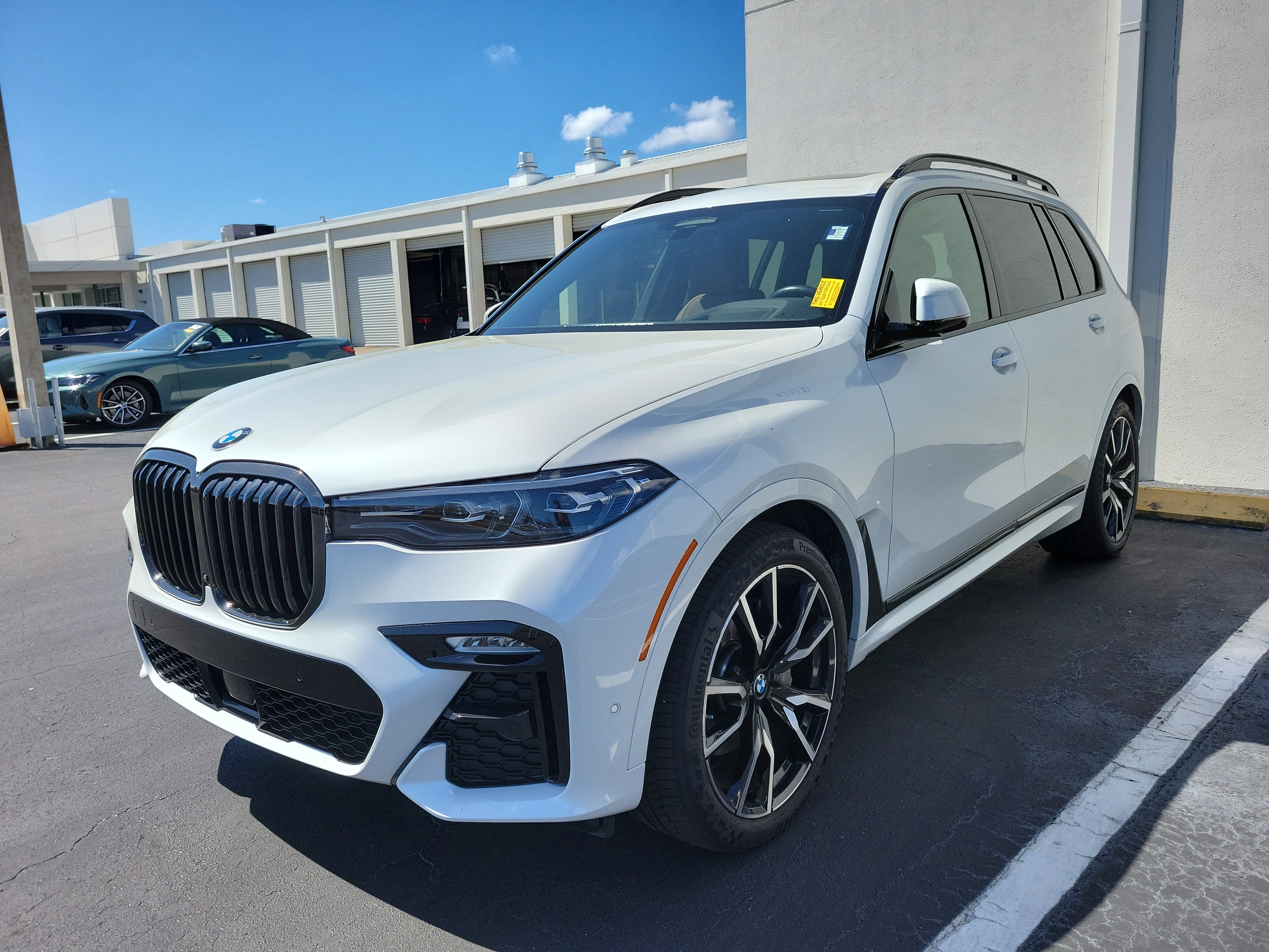 Used 2022 BMW X7 xDrive40i w/ M Sport Package image 1