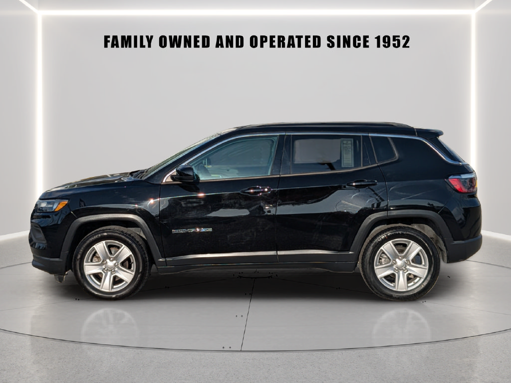 Used 2022 Jeep Compass Latitude FWD image 3