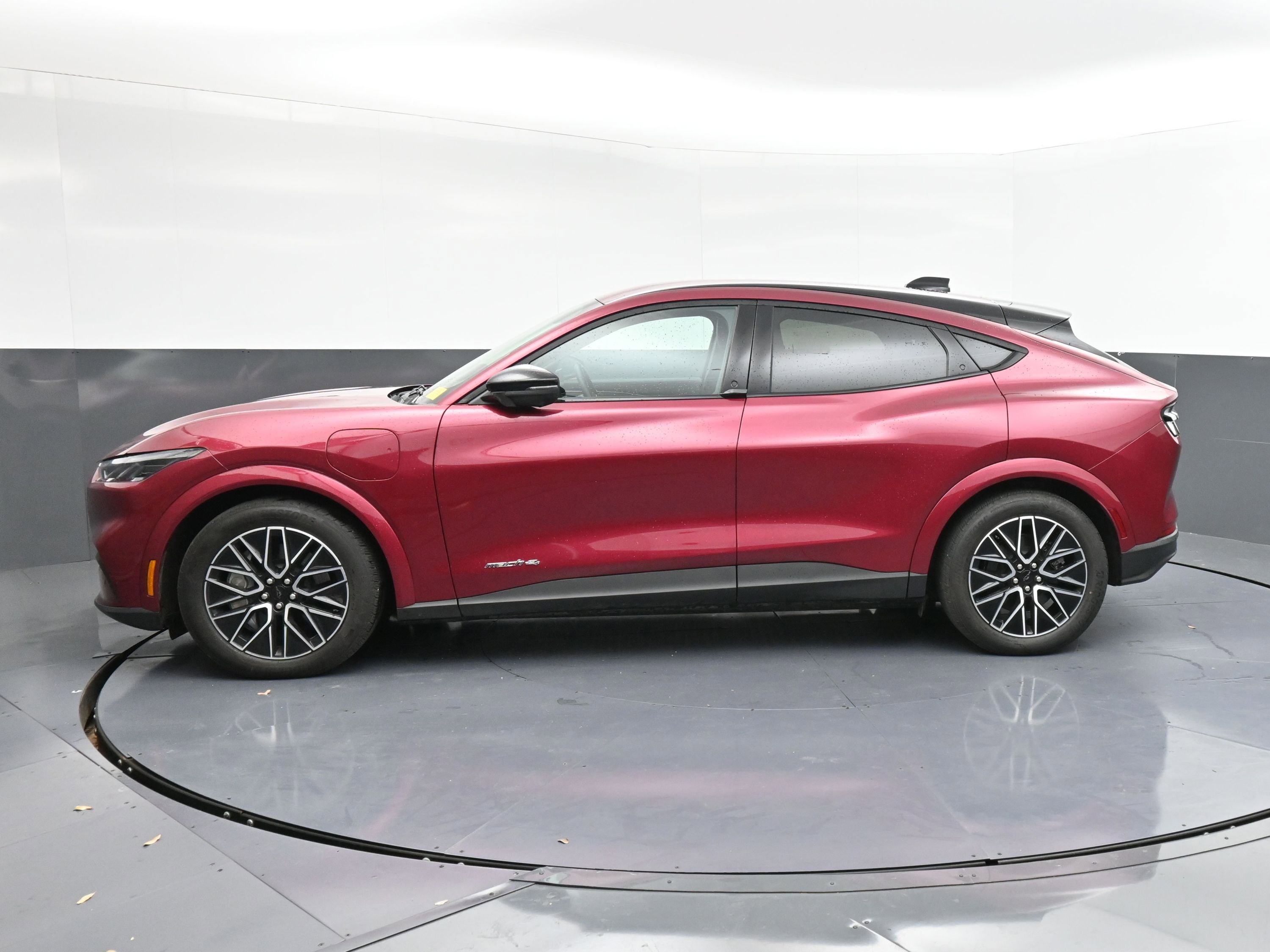 Used 2025 Ford Mustang Mach-E Premium image 5