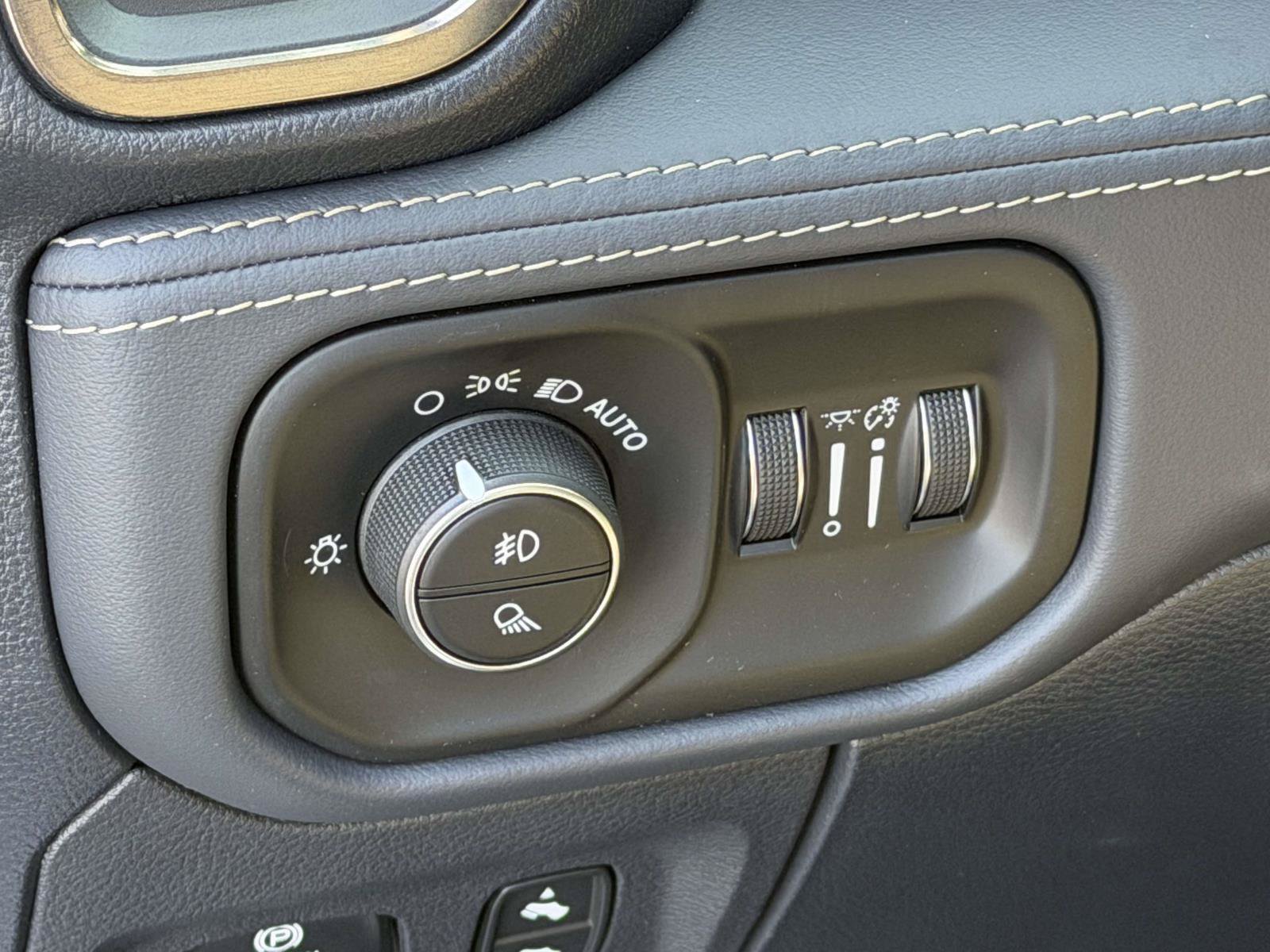 Used 2021 RAM 1500 Limited AWD/4WD image 19
