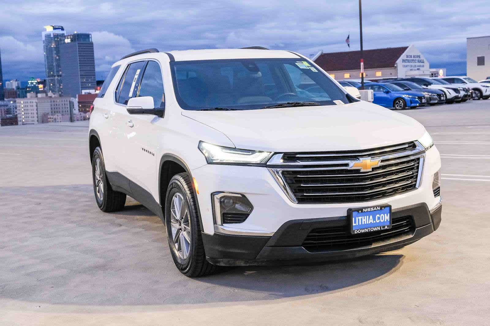 Used 2023 Chevrolet Traverse LT FWD image 3