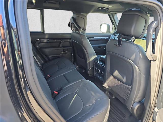 New 2026 Land Rover Defender 110 X-Dynamic SE image 11