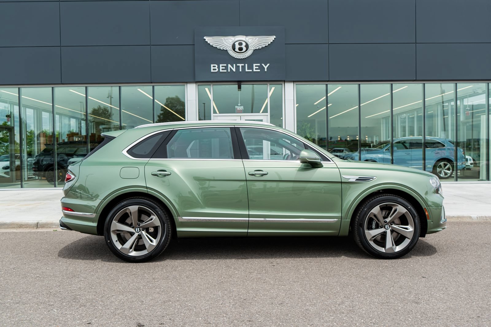 New 2026 Bentley Bentayga AWD/4WD image 14