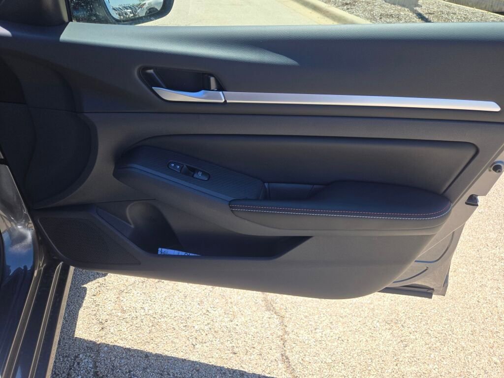 New 2026 Nissan Altima 2.5 SR w/ SR Premium Package FWD image 5