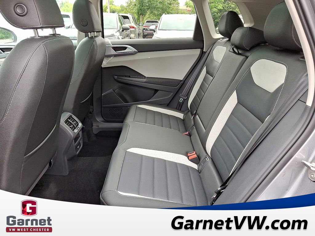 New 2025 Volkswagen Taos SEL image 6