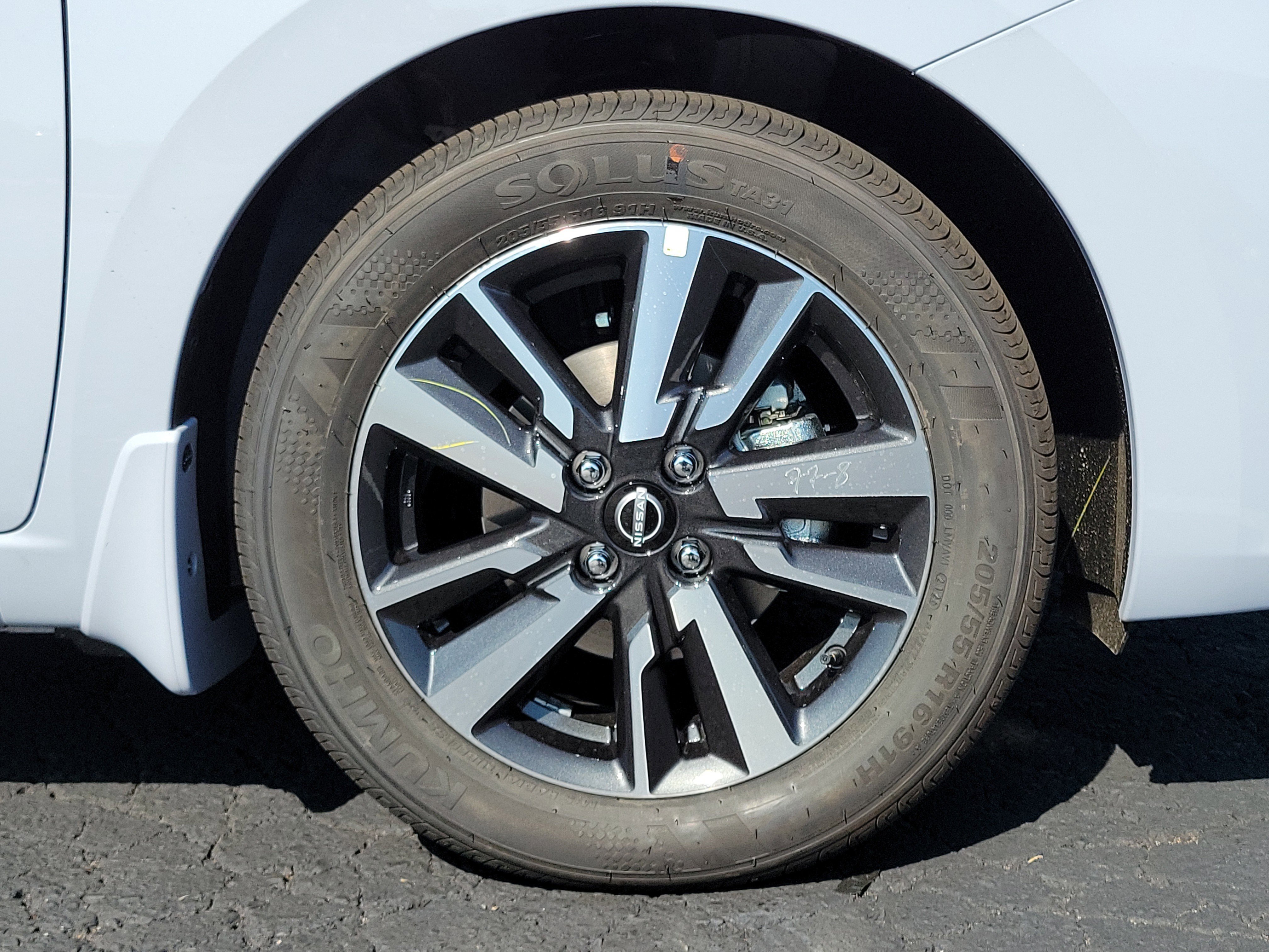 Used 2025 Nissan Versa SV w/ Trunk Package image 5