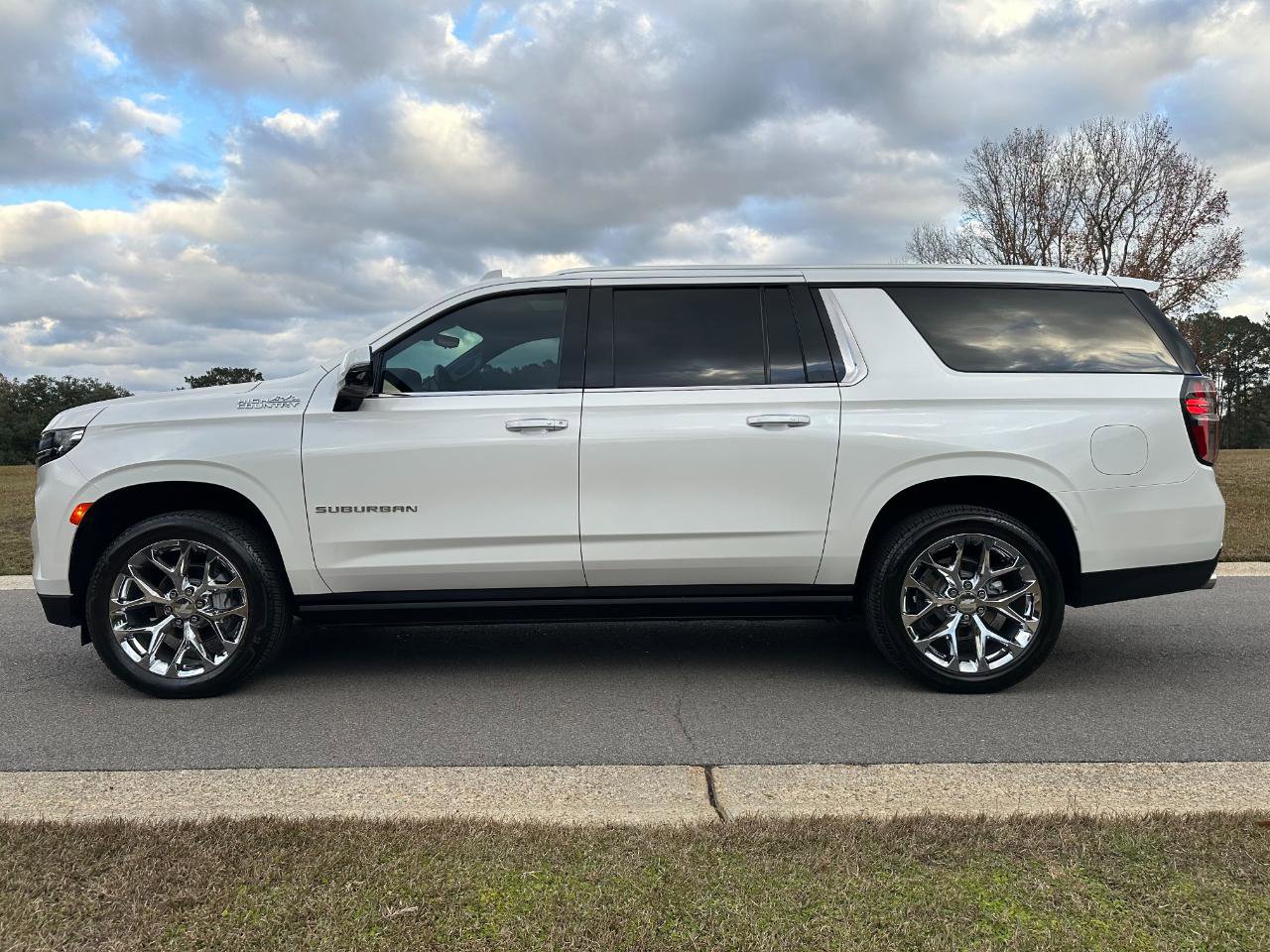 Used 2021 Chevrolet Suburban High Country RWD image 8