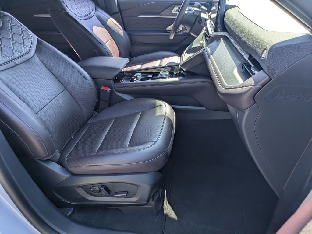 Used 2025 Ford Explorer Platinum w/ LUX Leather Package image 29