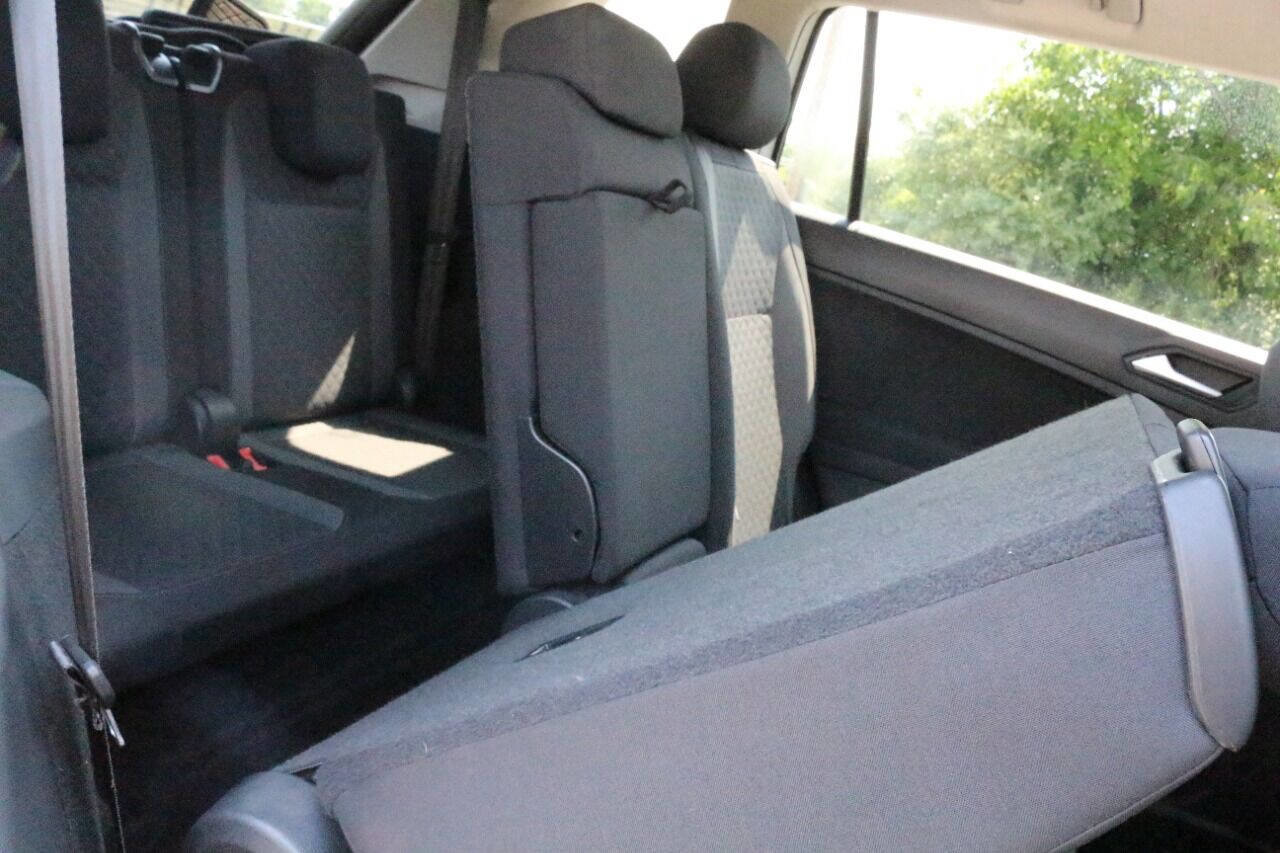 Used 2020 Volkswagen Tiguan S image 16