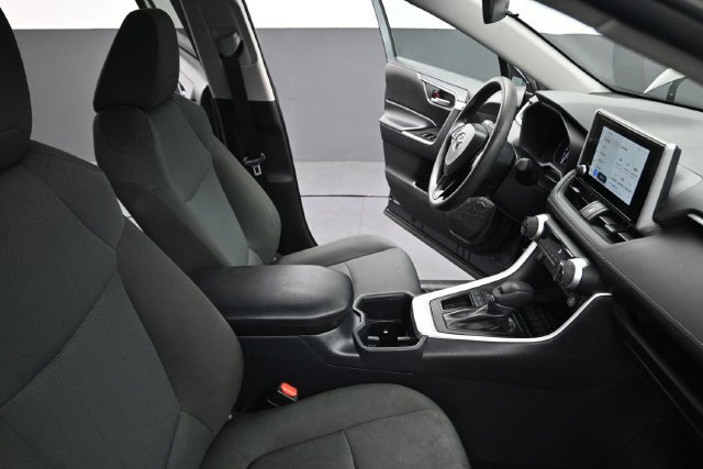 Used 2025 Toyota RAV4 XLE FWD image 20
