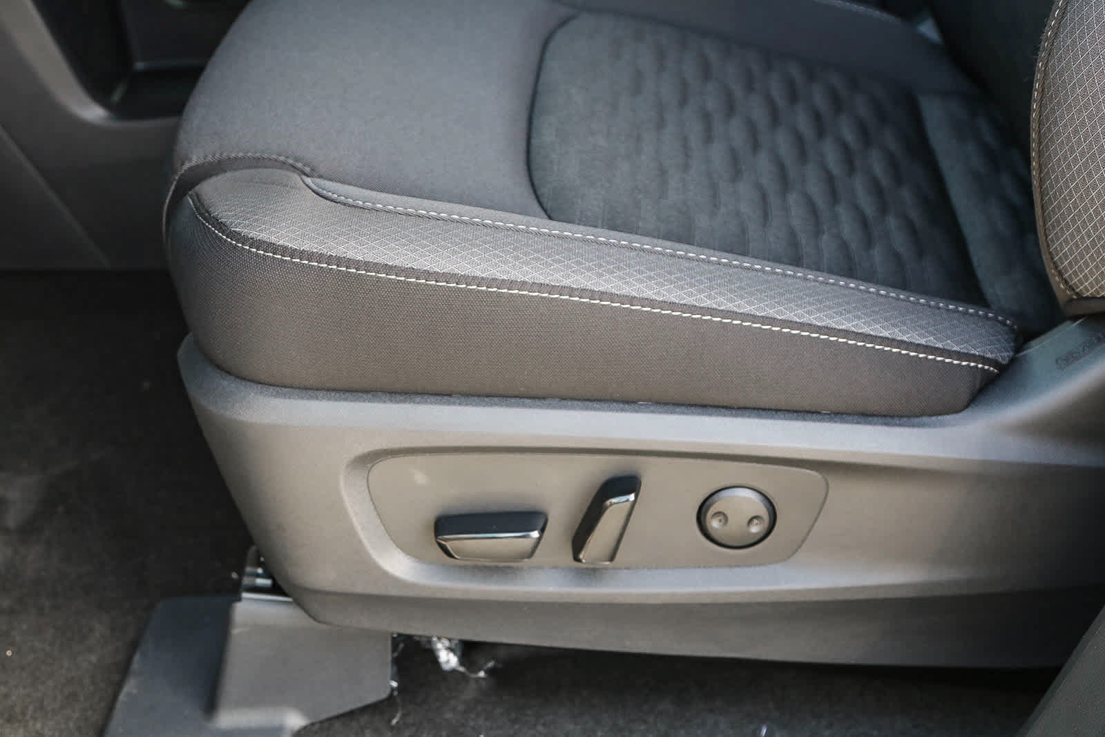 New 2025 Nissan Pathfinder SV FWD image 23