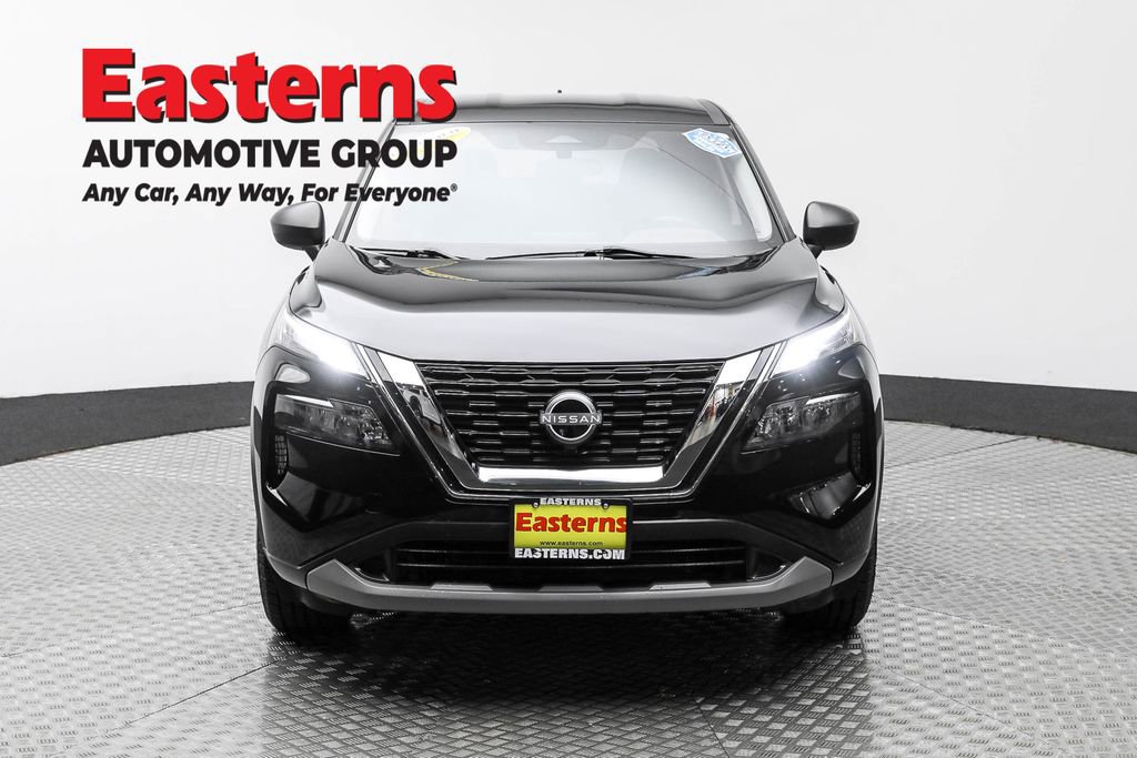 Used 2022 Nissan Rogue S image 2