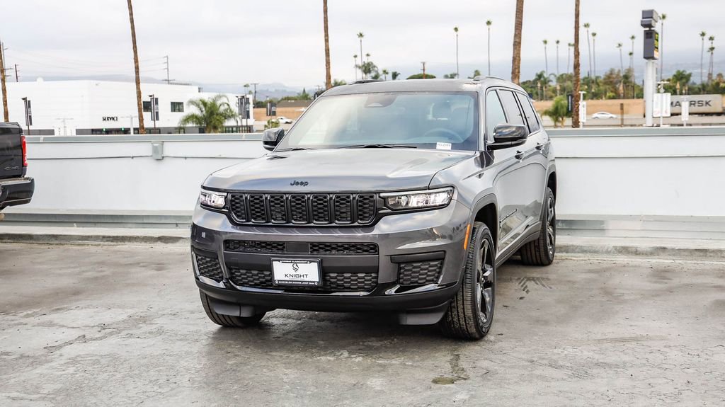 New 2025 Jeep Grand Cherokee L Altitude image 4