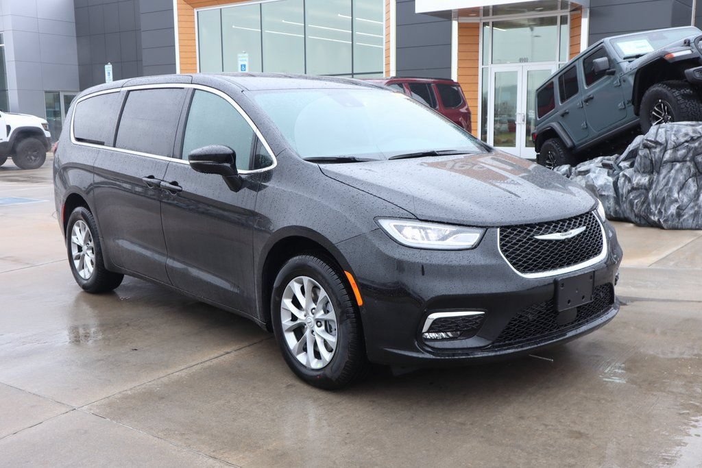 New 2026 Chrysler Pacifica Select AWD/4WD 360° Tour