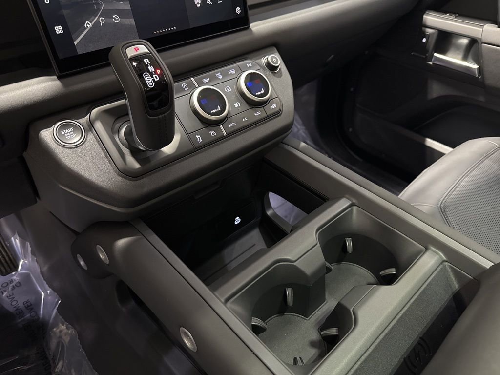 Used 2025 Land Rover Defender 110 S image 16