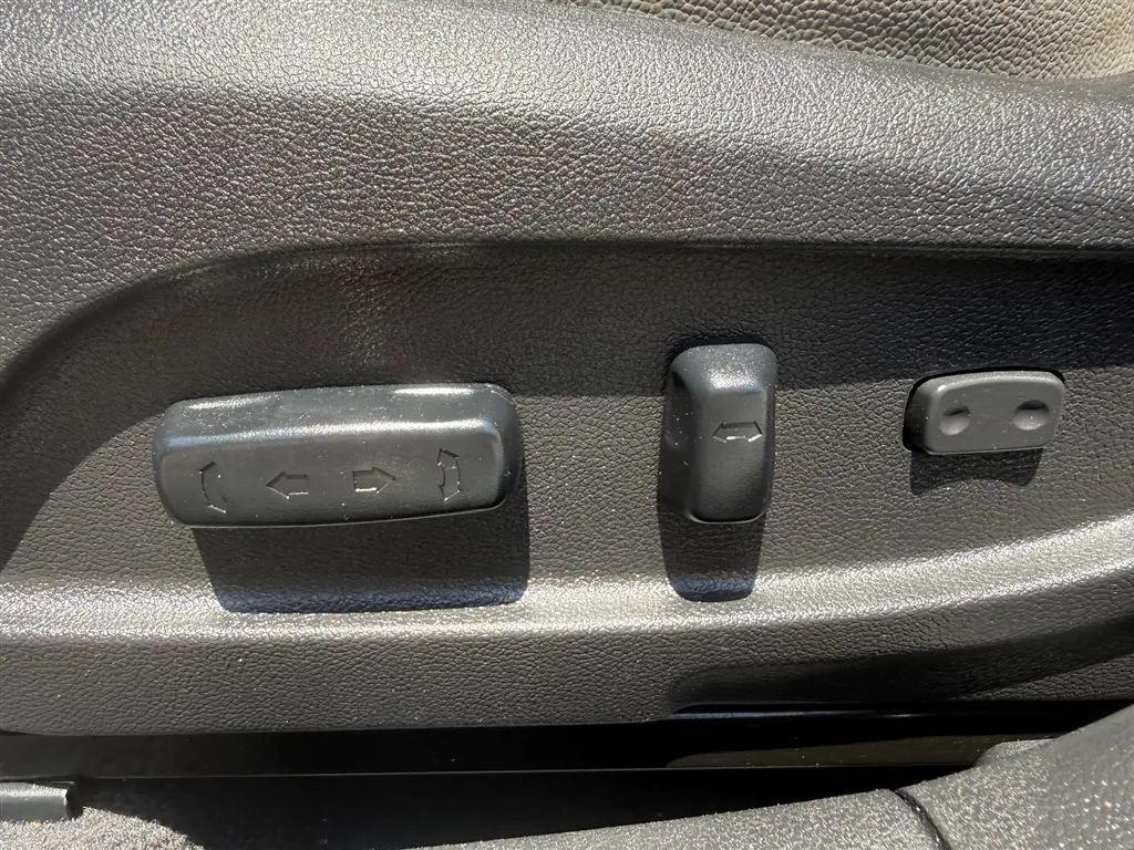Used 2014 Hyundai Sonata Limited w/ Technology Package 05 FWD image 25