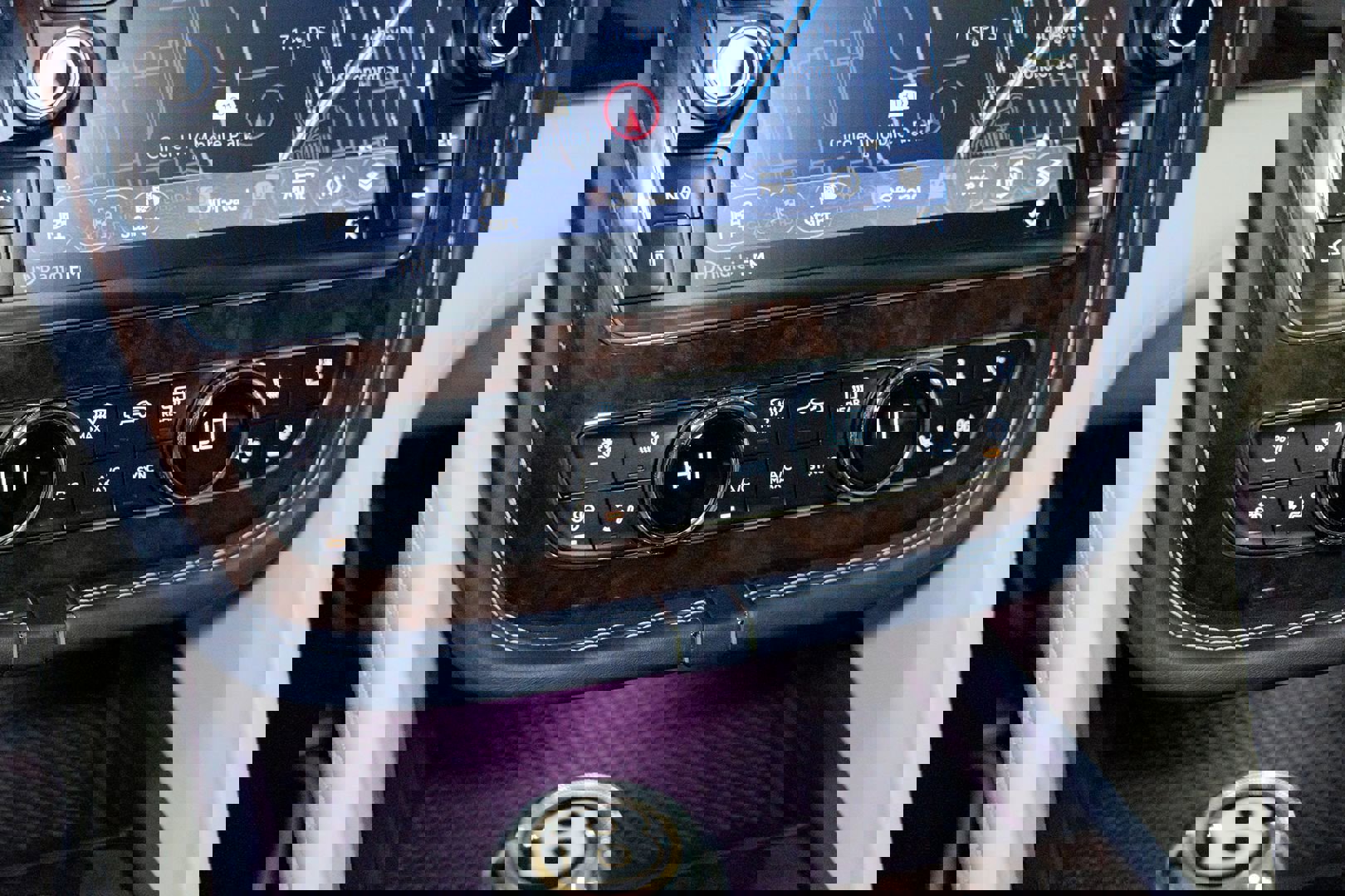 Used 2020 Bentley Bentayga V8 image 59