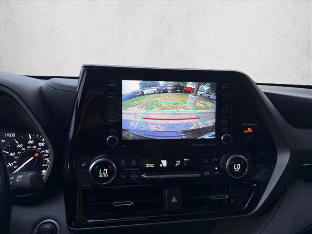 Used 2021 Toyota Highlander XLE FWD image 29