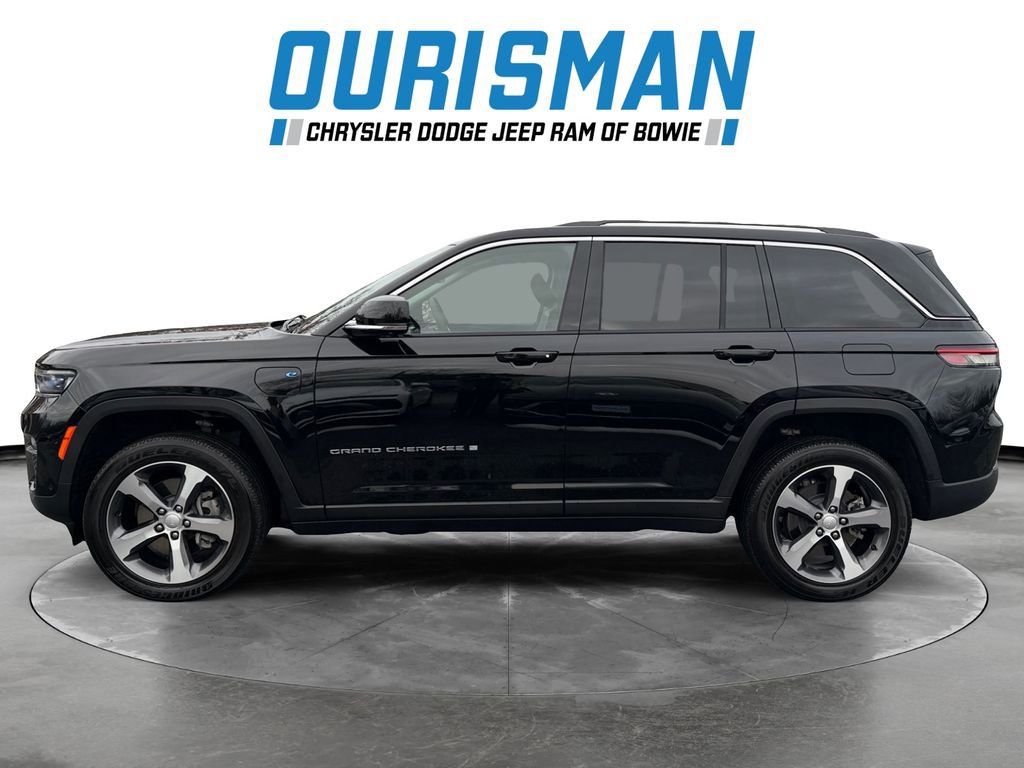 Used 2023 Jeep Grand Cherokee 4WD 4xe w/ Luxury Tech Group II image 3