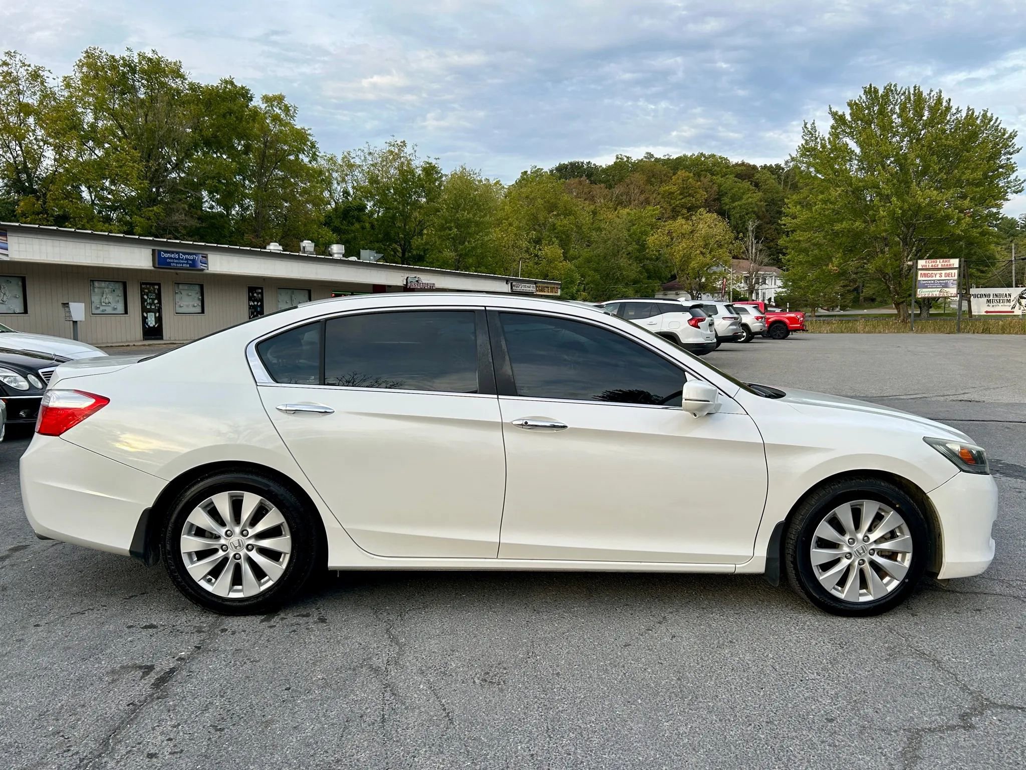 Used 2015 Honda Accord EX image 9